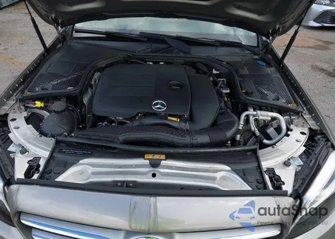 2019 Mercedes-Benz C 300 z USA, uszkodzony, nr VIN 55SWF8DB6KU290010